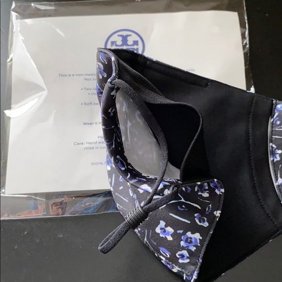 Tory Burch One Floral Face Mask Customize Fit - Picture 4 of 4